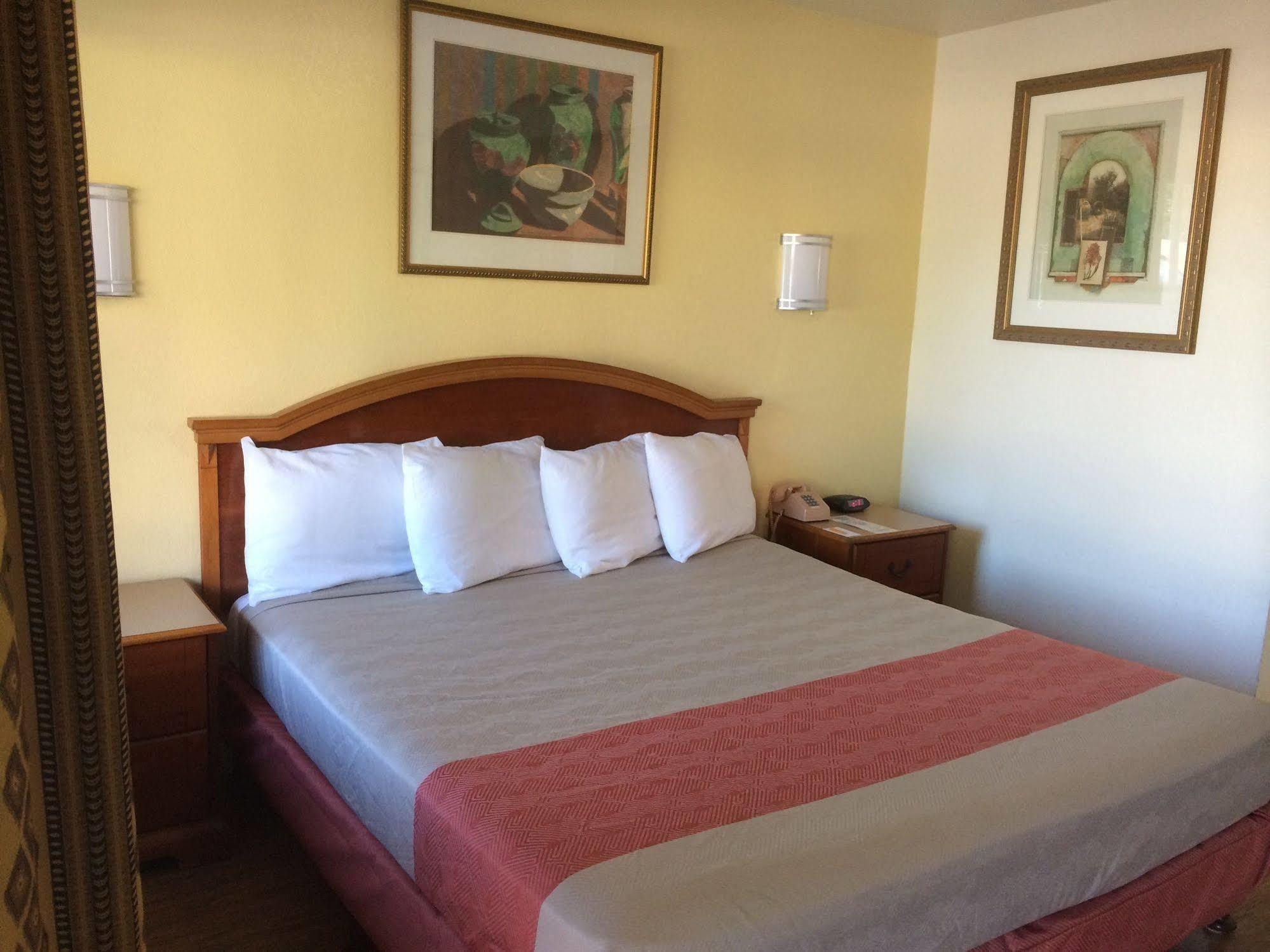Vagabond Inn Hemet Εξωτερικό φωτογραφία