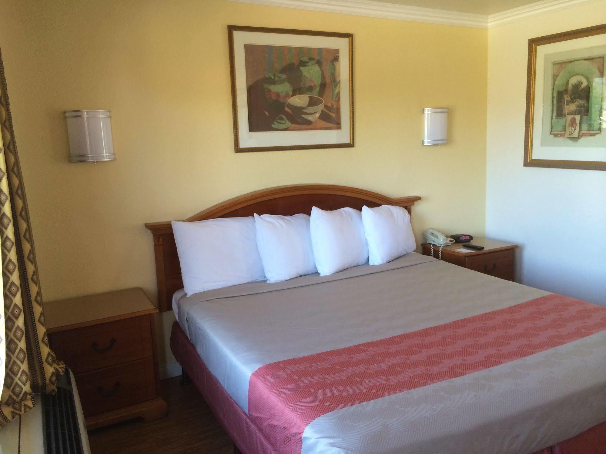 Vagabond Inn Hemet Εξωτερικό φωτογραφία