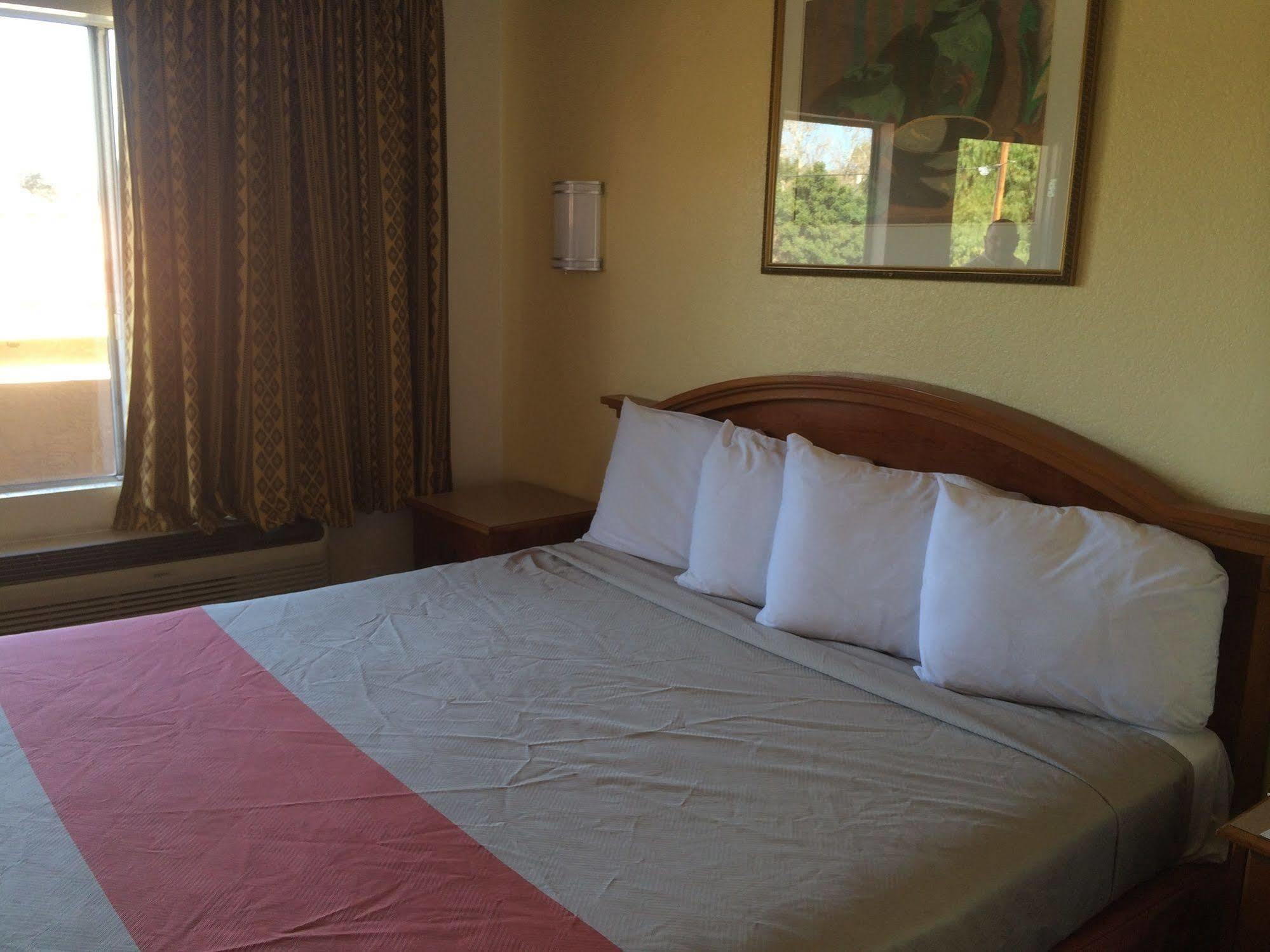 Vagabond Inn Hemet Εξωτερικό φωτογραφία